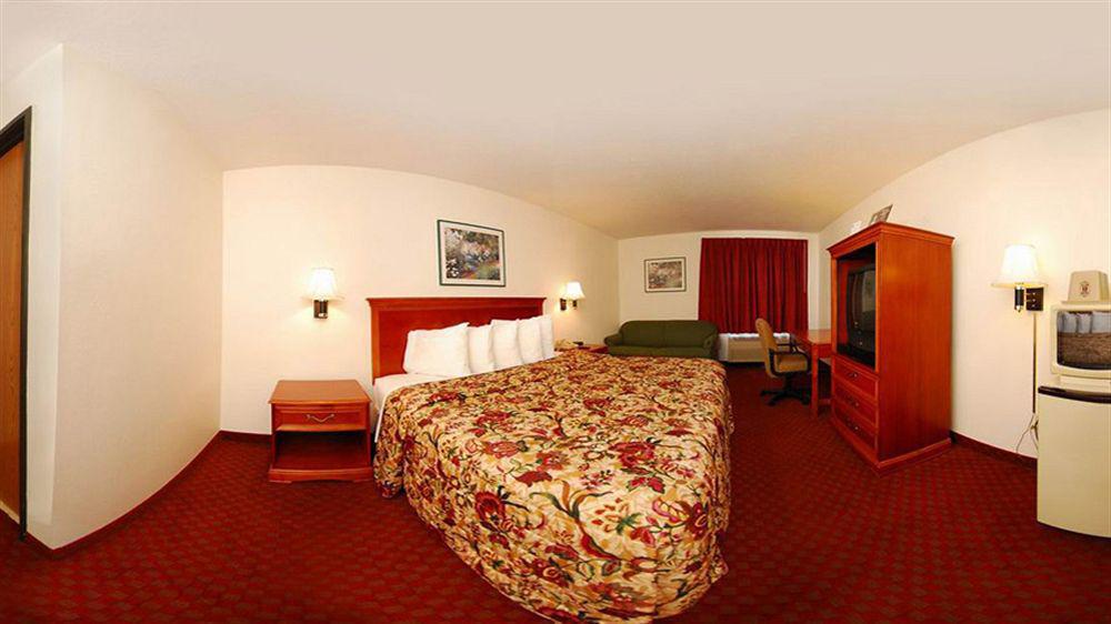 Super 8 By Wyndham Troy Il/St. Louis Area Hotell Eksteriør bilde